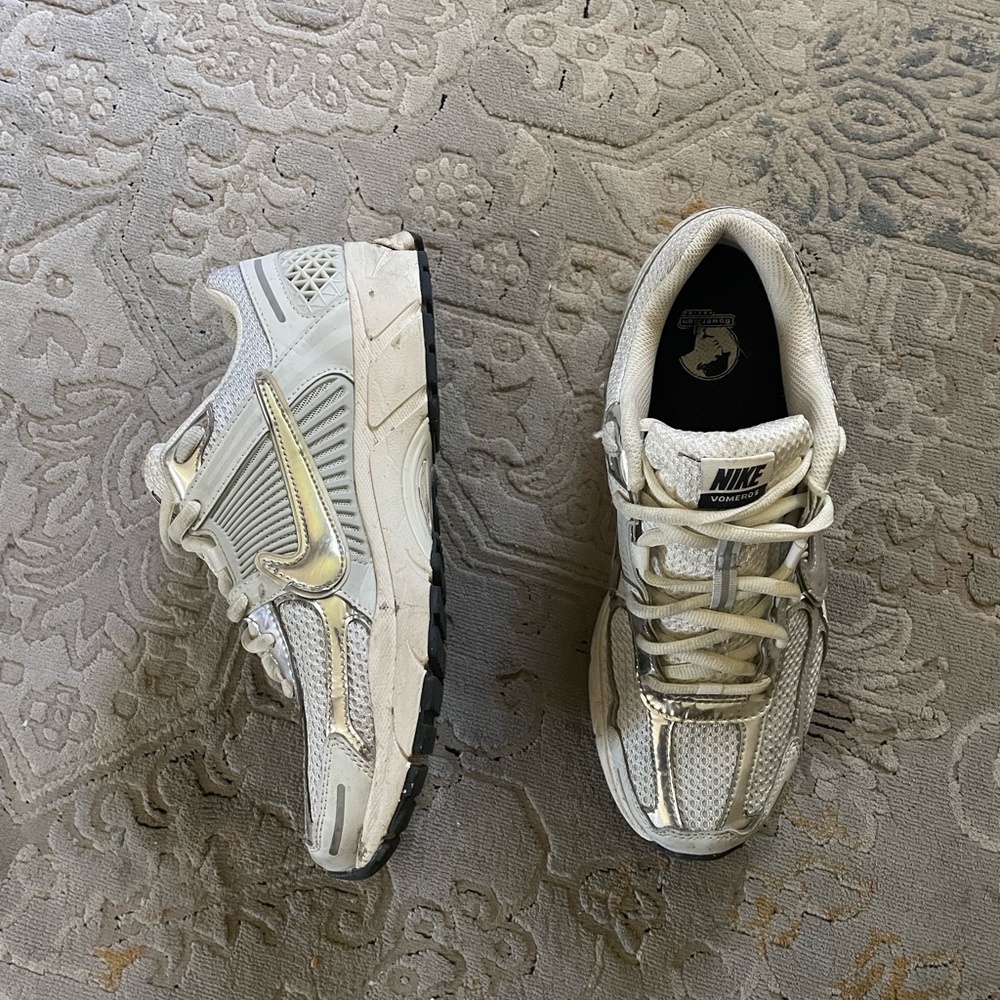 Nike Zoom Vomero 5 - Mettalic Silver